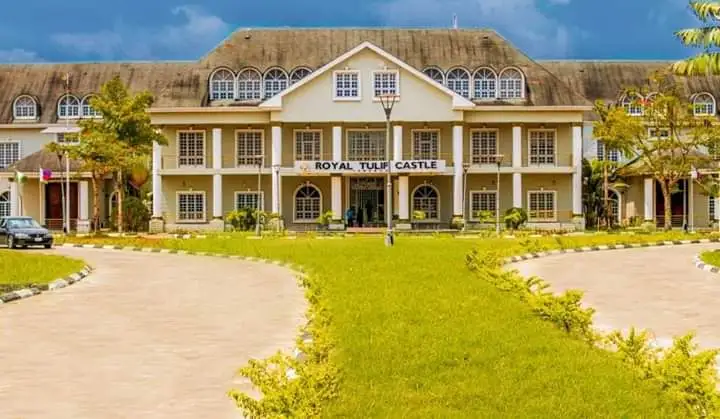 Golden Tulip Hotel, Onopa, Yenagoa – debate venue